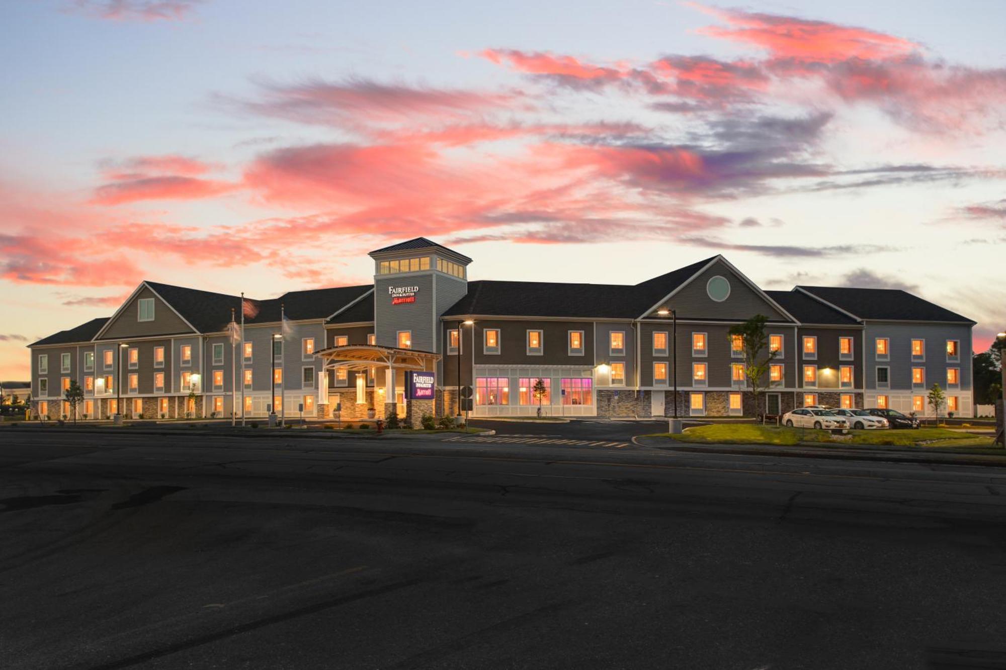 Fairfield Inn & Suites By Marriott Cape Cod Hyannis Exterior photo